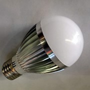 Светодиодная лампочка E27 теплый свет фото