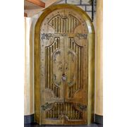 Изготовление двери входной деревянной под старину фото