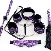 Кружевной набор пурпурный: маска, наручники, оковы, ошейник, флоггер, кляп фото