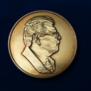 Медаль юбилейная с портретом из серебра