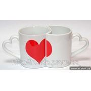 Парные чашки в виде сердечка на День Святого Валентина фото