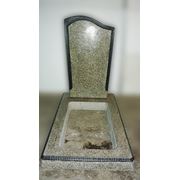 Памятник одинарный “Волна“ с черной окантовкой, мраморная крошка фото