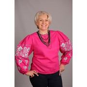 Шикарная женская блуза, с богатой вышивкой по рукавам и мережкой ручной работы по низу изделия и на груди