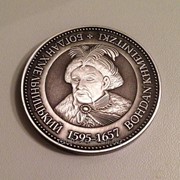 Сувенирная подарочная монета “Богдан Хмельницкий“. фото