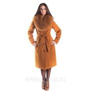 Женское зимнее пальто с мехом в разных цветах фотография