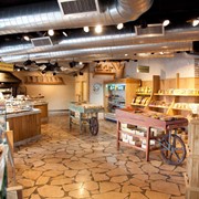 Деревянные полки для магазинов фото