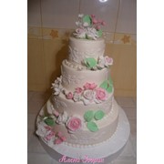 Свадебный 4-х ярусный торт с веточками цветов фото