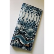 Кожаный женский кошелек Valenta голубого цвета с тиснением змея фото