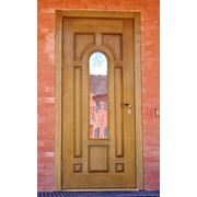 Двери из древесины одностворчатые. фотография