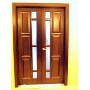 Двери из натуральной древесины. фото