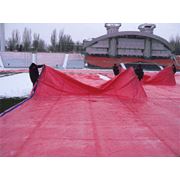 Материал для защиты футбольного поля от снега дождя мороза солнца фото