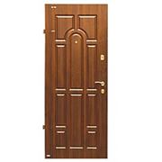 Бронированная дверь 2030х870 мм. орех тёмный Код 5996093358164 Двери металлические противоударные входные первой категории плотности с декоративными МДФ накладками. Внутреннее заполнение дверей - минеральная вата