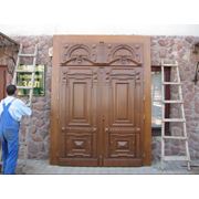 Двери деревянные. фото