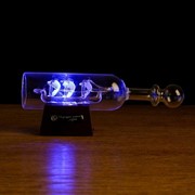 Модель корабля в бутылке с подсветкой “Корабль удачи“ (16 х 7 х 5,5 см) фотография