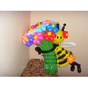 Букет из шаров с пчелкой. Николаев фото
