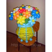 Букет цветов в большой вазе из шариков. Николаев. фотография