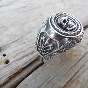 Серебренная печатка “Череп“ от WickerRing фотография