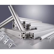Алюминиевый конструкционный промышленный профиль ITEM. Модульные элементы системы ITEM широко используются для создания разного рода технологических линий станков и оснастки. фото