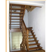 Лестница на деревянных косоурах