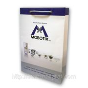 Пакет с веревочными ручками для сувениров и подарков “MOBOTIX“. фотография