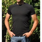 Мужская приталенная черная футболка
