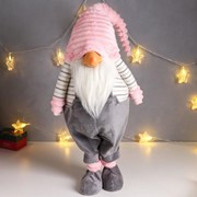 Кукла интерьерная “Дед Мороз в сером комбинезоне и розовом меховом колпаке“ 88х18х28 фотография
