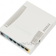 Беспроводной роутер MikroTik RB951Ui-2HND (N300, 600MHz/128Mb, 5х100Мбит, 1хUSB, 1000mW, PoE in, PoE out, антенна 2,5 дБи), код 52228 фото