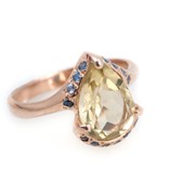 Золотое кольцо с цитрином и сапфирами, Артикул: К125 фото