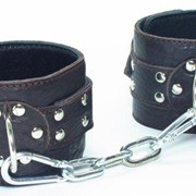 Кожаные наручники на металлической цепочке БДСМ Арсенал 51017ars фотография