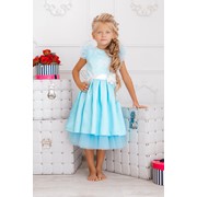 Нарядное детское платье голубое с пышной юбкой и воланами на плечах фото
