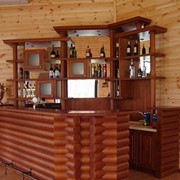 Мебель из дерева для баров и ресторанов фотография