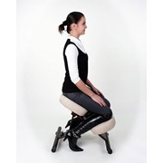 Доктор Стул. За счет конструктивных особенностей стул «заставляет» Вас сидеть в правильном анатомическом положении, и что не мало важно — сидеть на таком стуле действительно удобно. фото