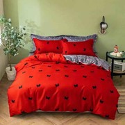 Комплект постельного белья Евро на резинке из сатина “Karina“ Красный с черными бабочками и серый с сердечками фотография