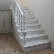 Деревянная лестница для дома фотография