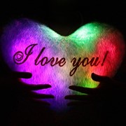 Светящаяся подушка в форме сердца “I love you“ фото