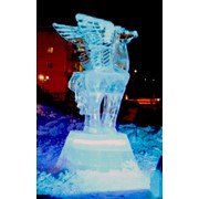 Скульптура из льда Пегас фото
