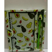 Подарочный набор с блокнотом и ручкой авокадо фото