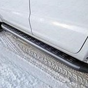 Пороги VW Amarok 2016-наст. время (алюм. с пласт. накладкой карбон/черные) фотография