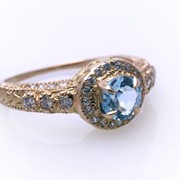 Кольцо золотое с голубым топазом Артикул: К044 фото