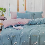 Комплект постельного белья Евро из сатина “Lorida“ Голубой с маленькими белыми цветочками и розовый фото