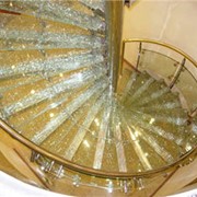 Стеклянная винтовая лестница фото
