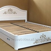 Двуспальная белая кровать “Виктория“ с резьбой из массива под заказ фото