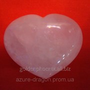 Камень из розового кварца в форме сердца 32427808 фото