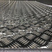 Алюминиевый лист рифленый от 1,2 до 4мм, резка в размер. Гладкий лист от 0,5 до 3 мм. Доставка по всей области. Арт-573 фото