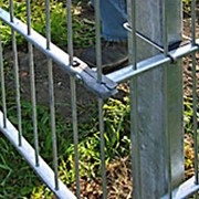 Монтаж металлических оград, ограждений и ворот фото