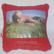 Подушка с фотографией и надписью красная фото