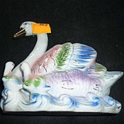 Сувенир Лебедь с двумя лебедятами цветной 864 19х18см