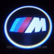 Проекция логотипа BMW M фотография