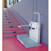 Платформы и лестничные подъемники для инвалидов фото