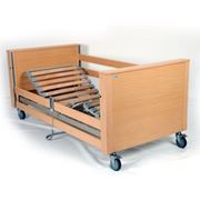 Медицинская кровать на колесах с тремя электромоторами кровать деревянная с электроприводом «sofia» 120 см фото